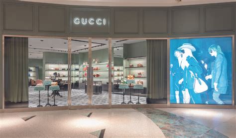 Gucci inaugura sua loja no RioMar reformada e cheia de elegância